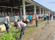 TNI, Polri dan Pemkab Way Kanan Kompak Bersihkan Sampah Di Pasar Km.2 Blambangan Umpu