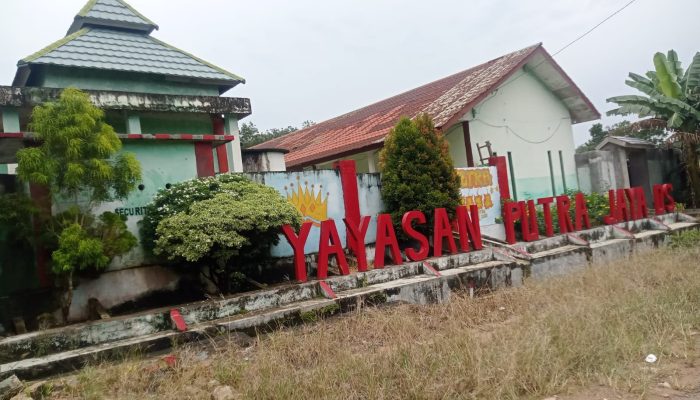 Pungli Berkedok Administrasi  di SMP PUTRA JAYA Kampung Sungai Nibung Dente Teladas Dan Menahan Ijazah Murid
